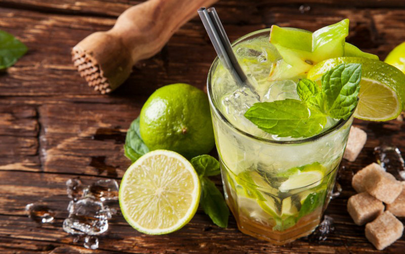 Le Mojito  un cocktail à la menthe, délicieux et rafraichissant